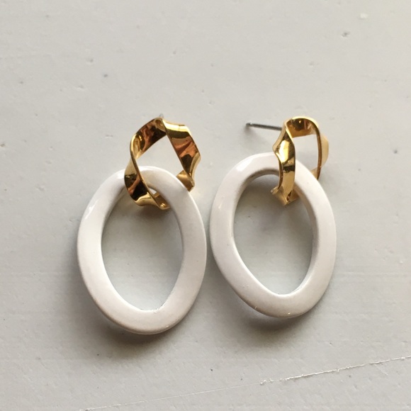 Fun Wavy Oval Earrings - Picture 2 of 4